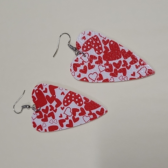 🔥LAST PAIR🔥 Elongated Folk Art Heart Drop Earrings - Picture 5 of 6